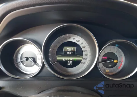 2013 Mercedes-Benz C 250 Sport z USA, uszkodzony, nr VIN WDDGF4HB4DR262945